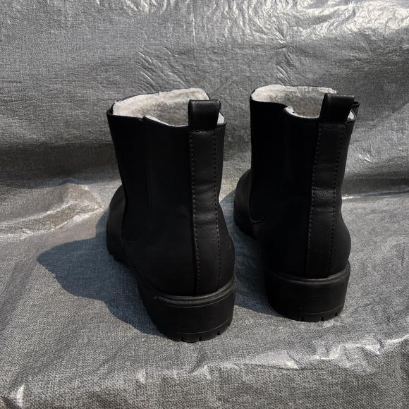 DLG black slip on boots US size 10 elastics side black outer white inside - Picture 5 of 11